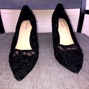 Ladies lace Nine West heels